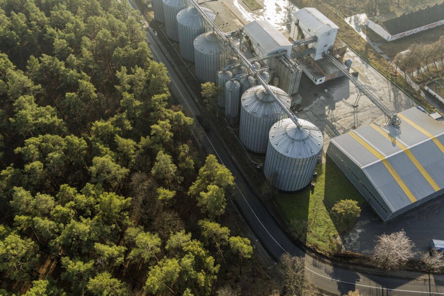 Biogaz z czego powstaje i jakie surowce są najczęściej wykorzystywane?